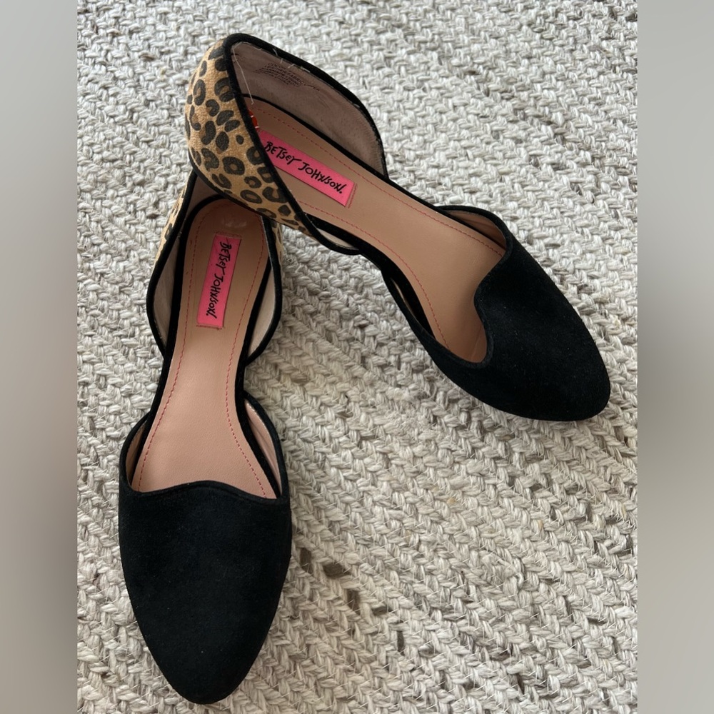 Betsey Johnson Black and Leopard Flats
